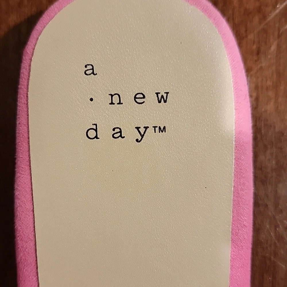 (J4) A new day slide shoes girls 6 1/2
